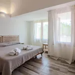 Guesthost - Poolside Paradise Near The * Porto Istana