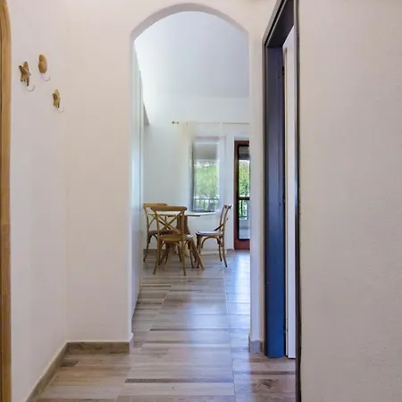 Daire Guesthost - Poolside Paradise Near The Porto Istana