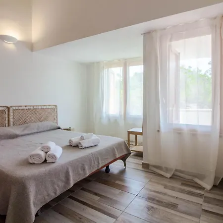 Guesthost - Poolside Paradise Near The * Porto Istana