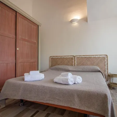 Guesthost - Poolside Paradise Near The Daire