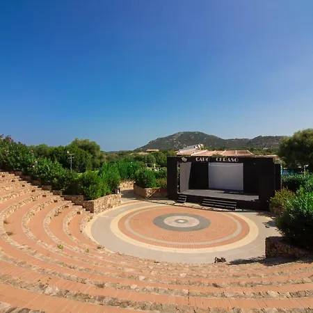 Guesthost - Poolside Paradise Near The * Porto Istana