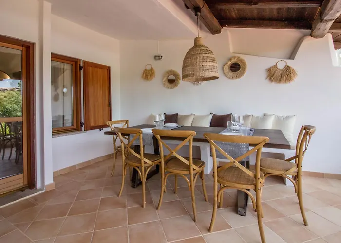 Guesthost - Poolside Paradise Near The Apartman *