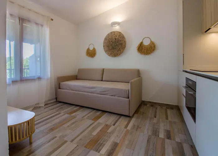 Apartman Guesthost - Poolside Paradise Near The
